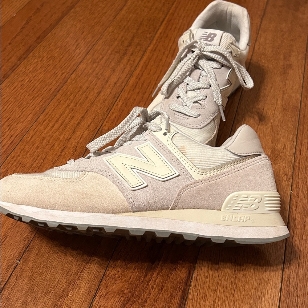 New Balance 574 cream and tan shoe size 9
